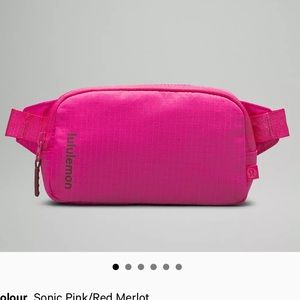 Bnwot mini lululemon belt bag